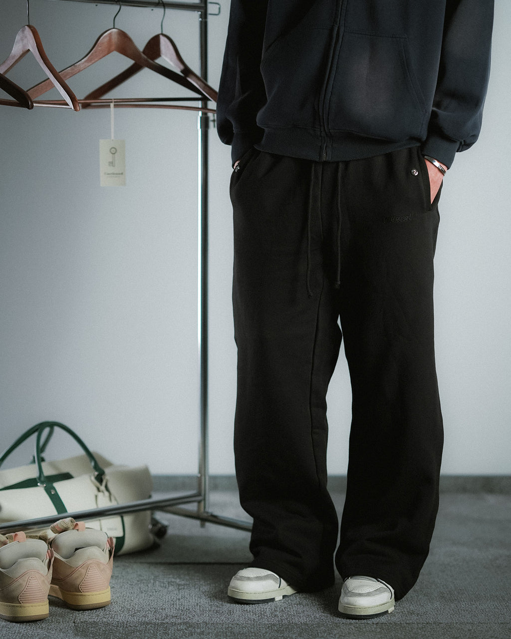 HEAVYWEIGHT SWEATPANTS (BLACK)