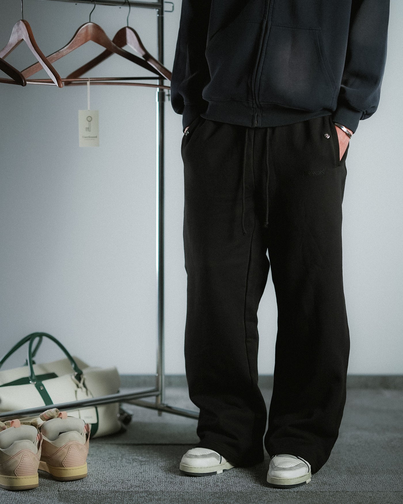 HEAVYWEIGHT SWEATPANTS (BLACK)
