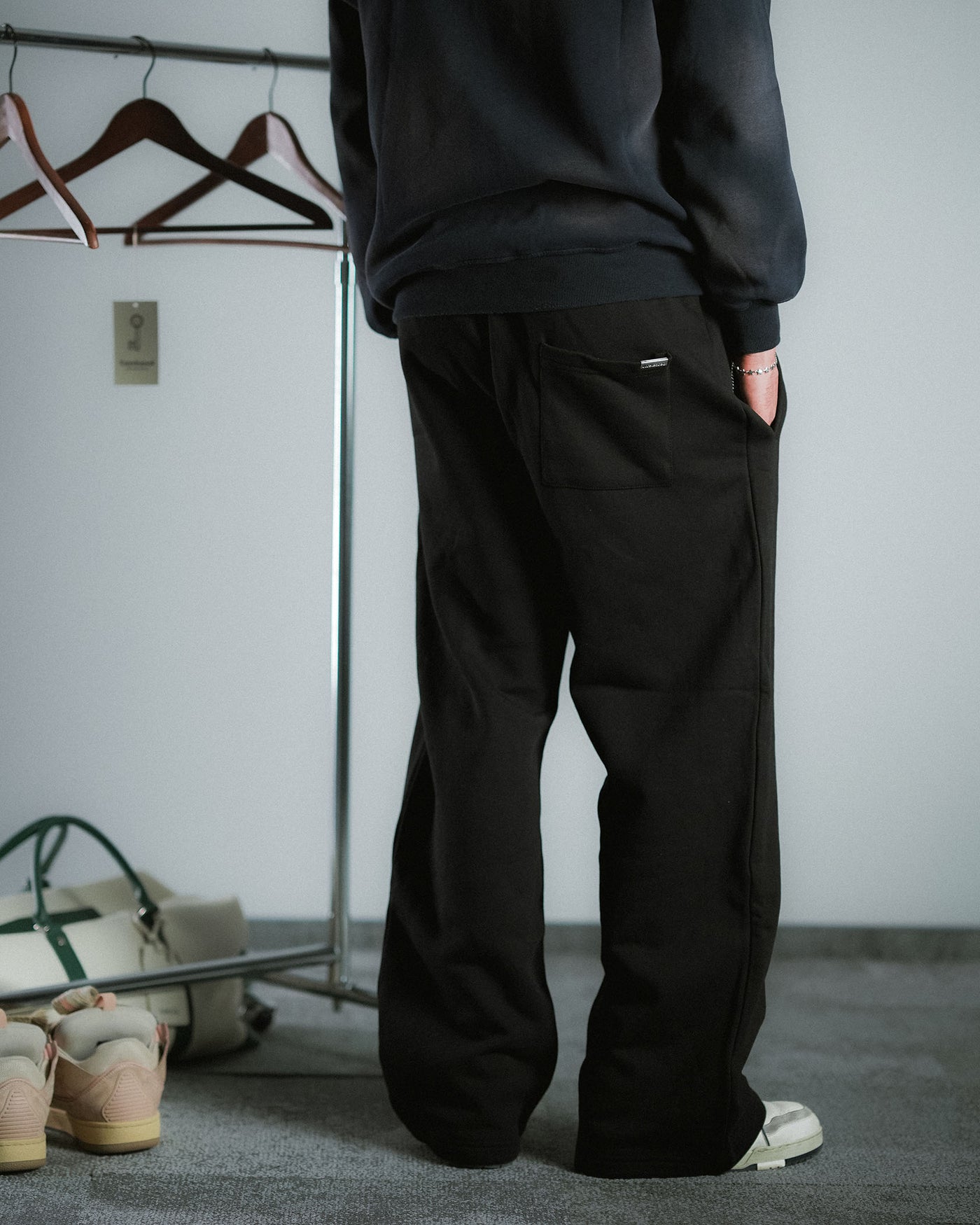 HEAVYWEIGHT SWEATPANTS (BLACK)