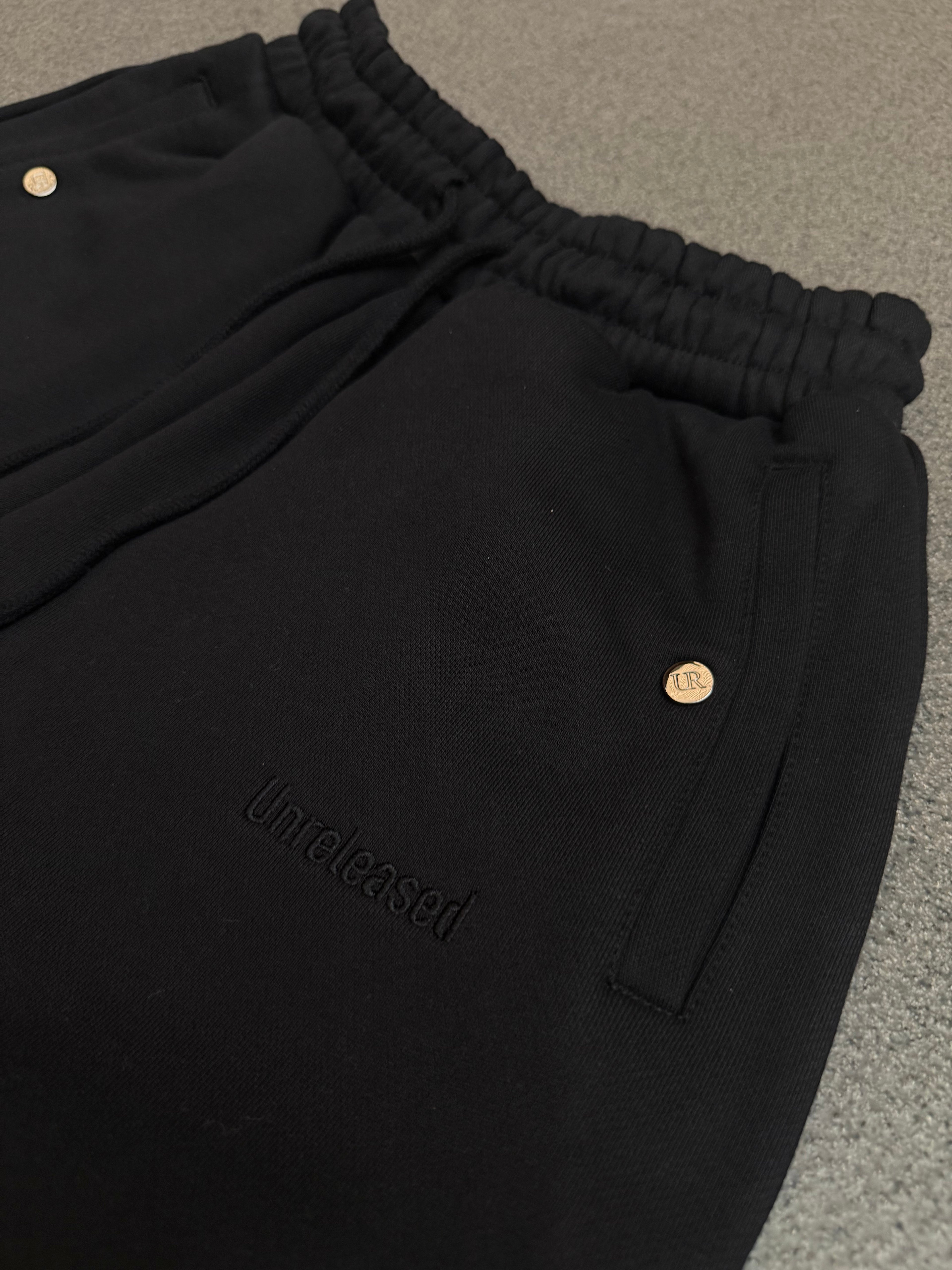 HEAVYWEIGHT SWEATPANTS (BLACK)